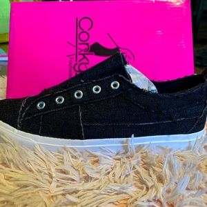 Woman’s Corky’s slip on sneakers size 9 NWT